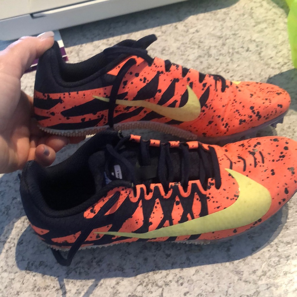 Track shoes